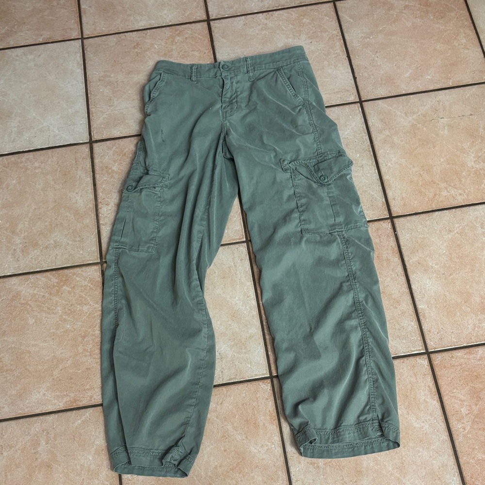 Womens Green Cargo Pants - Casual Utility Style